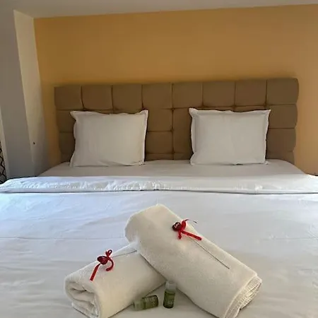 Center 6 Apartment